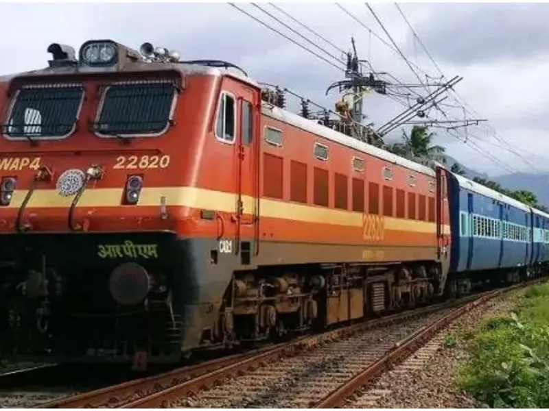 होली के बाद ट्रेनों में भारी भीड़, आज से चलाई जाएंगी होली स्पेशल ट्रेनें, सबसे अधिक ट्रेनें दिल्ली रूट पर