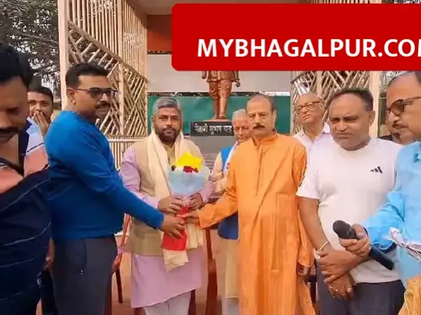 भागलपुर Lajpat Park की बदहाली देख एक्शन में आए MLA, गंदगी और टूटे झूलों पर दिया कड़ा निर्देश