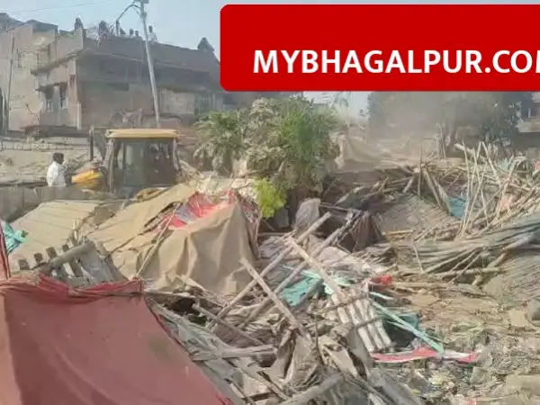 भागलपुर में रेलवे ने चलाया बुलडोजर, भीखनपुर गुमटी से हटाई गईं 24 से ज्यादा झोपड़ियां