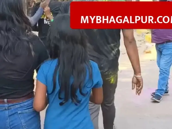 भागलपुर सैंडिस कंपाउंड में मोबाइल छीनकर भाग रहा था युवक, पब्लिक ने खदेड़कर पकड़ा