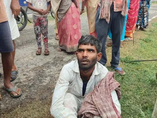 भागलपुर के तैंलोघा गांव में बकरी चोरी करते पकड़ाया चोर, ग्रामीणों ने रंगे हाथ पकड़कर की पिटाई