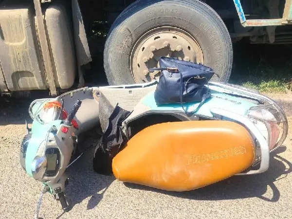 Naugachhia Road Accident: बाबा विशुराउत सेतु के पास ट्रक ने स्कूटी को रौंदा, बैंक कर्मी महिला समेत दो की मौत