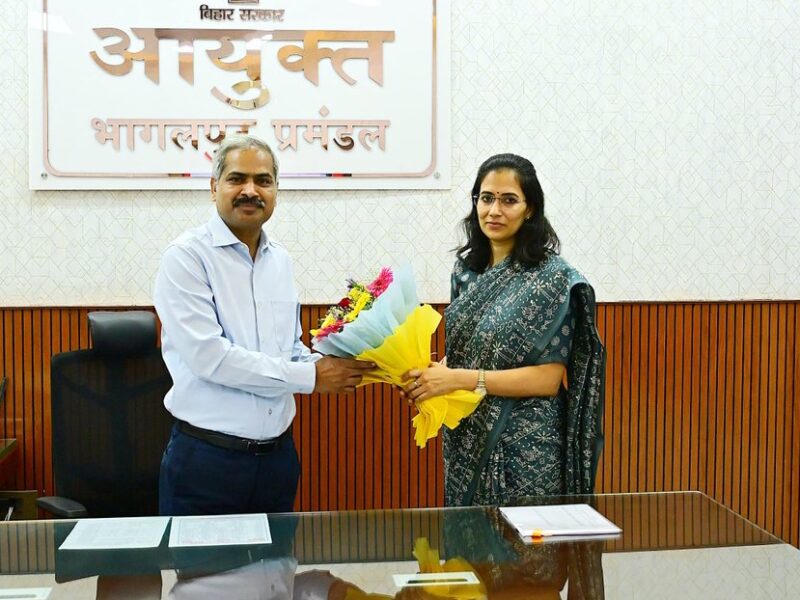 भागलपुर DM अलंक्रिता पांडेय ने कमिश्नर और IG से की मुलाकात